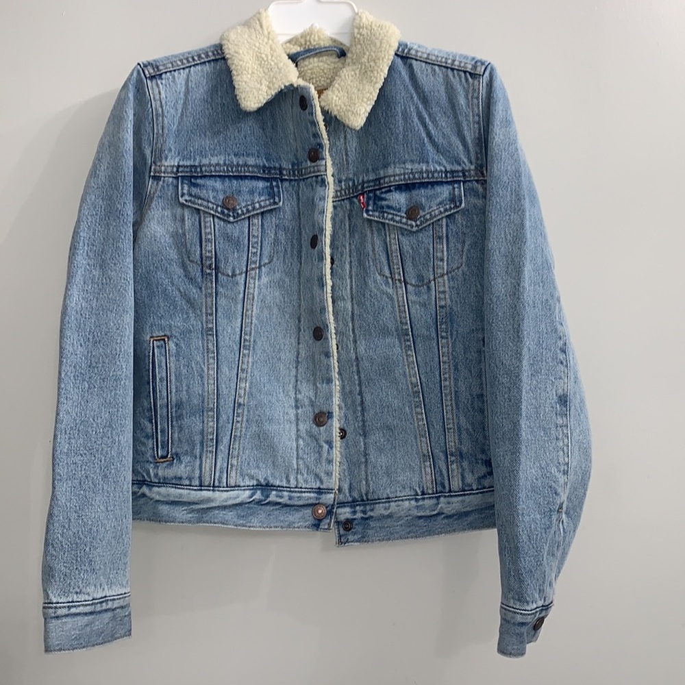 LEVI'S Women's Original Sherpa Trucker Jean Jacket - Picture 4 of 8